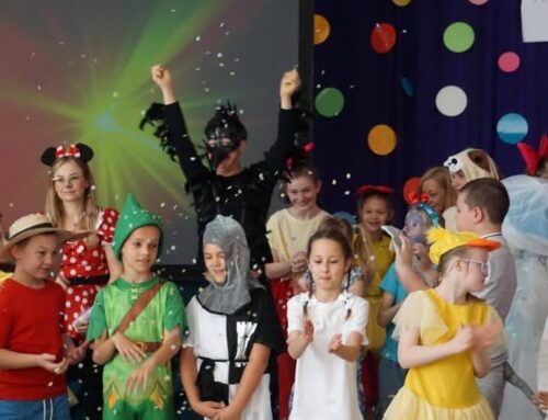 „Witajcie w naszej bajce” – wyjątkowe przedstawienie w naszej szkole
